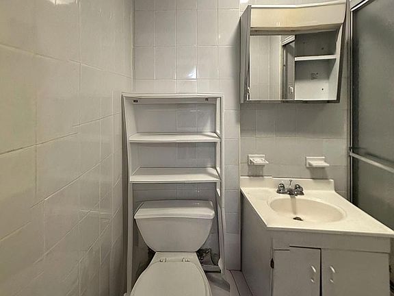 3rd image of 27 Orchard St #5R
