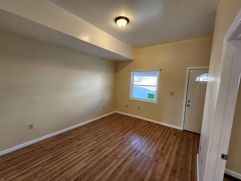 1945 Leishman Ave #1 — Photo 6