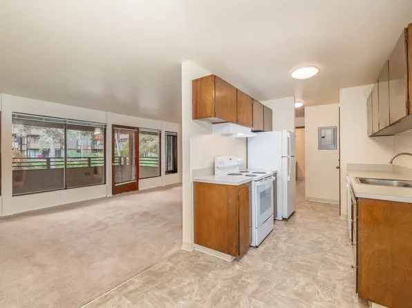 Executive Estates, 1227 NE 143rd St #090575a16, Seattle, WA 98125