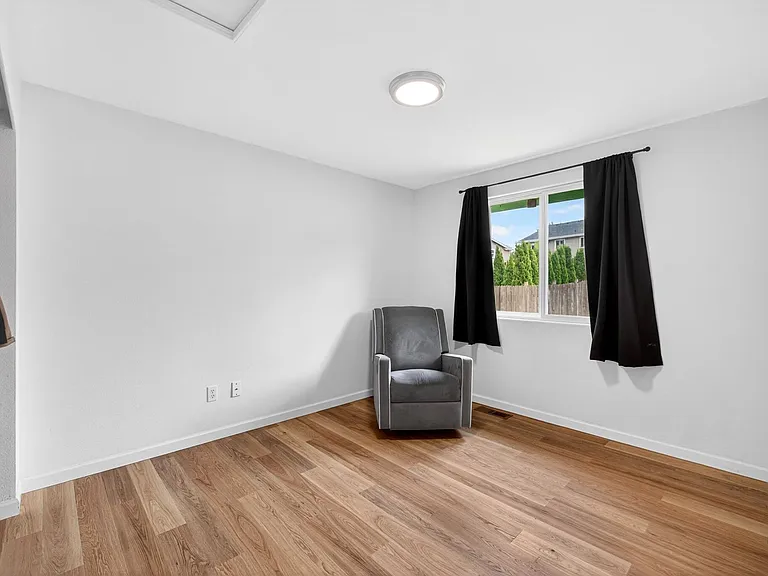 15619 Parkview Dr SE — Photo 9