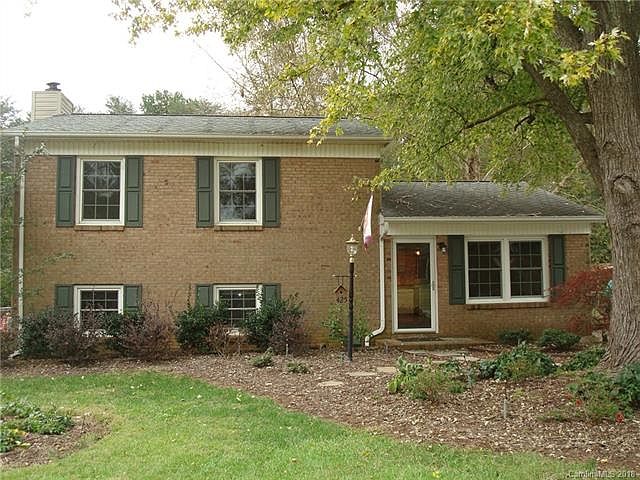 1st image of 425 Fairfax Dr