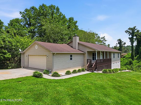 3rd image of 201 Windsong Rd