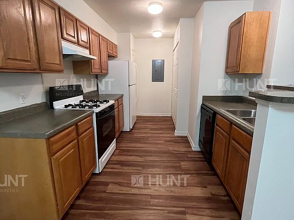 4th image of 5841 Victory Dr APT 207