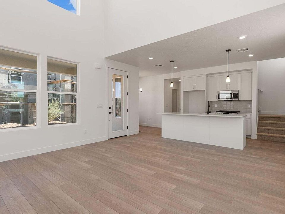 1st image of 517 W Olive Ln