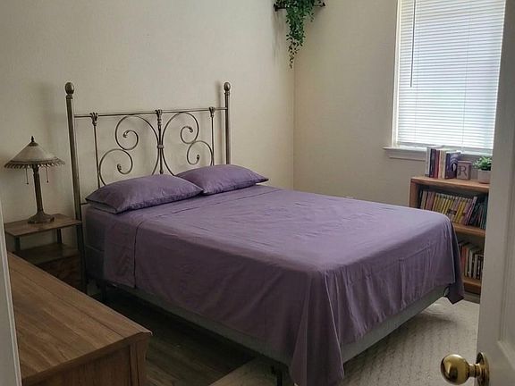 5th image of 937 Crepe Myrtle St