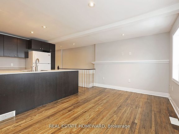 3rd image of 156 Royal York Rd