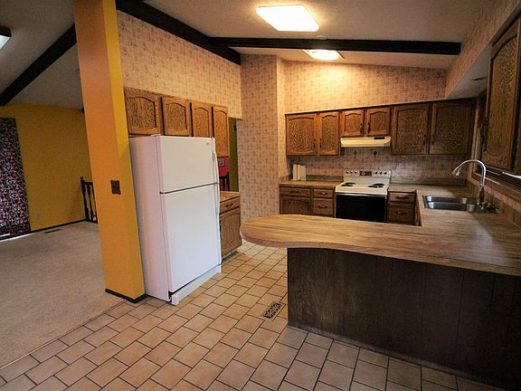 4th image of 523 W Burt Dr