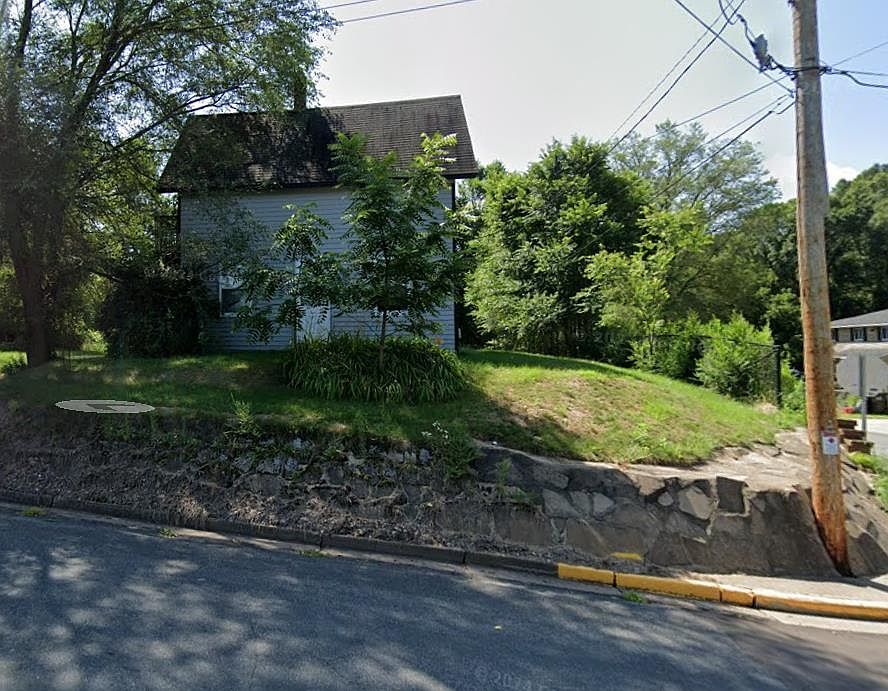 1st image of 300 18th Ave E