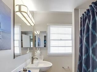 1074 Elkgrove Ave, Venice, CA 90291