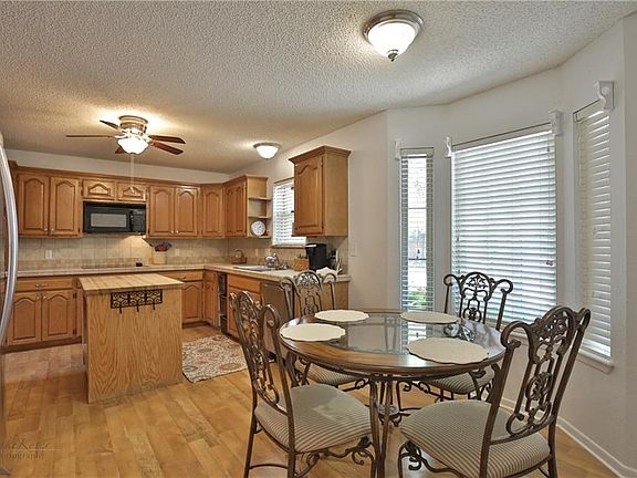5th image of 2525 Cloverleaf Ln