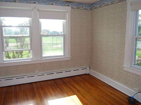 master bdrm (upstairs)