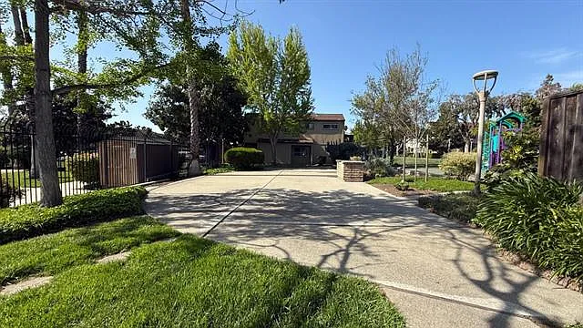 1356 Highland Ct — Photo 19
