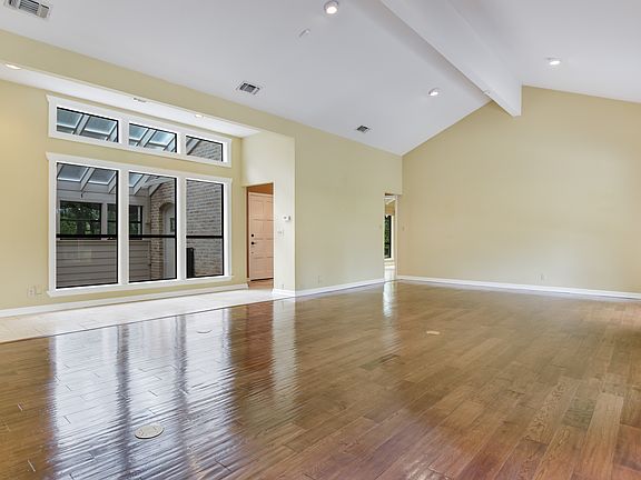 3rd image of 304 Wollschlaeger Dr