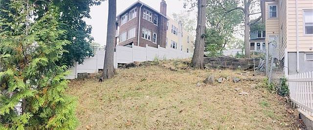 1st image of 125 Caryl Ave