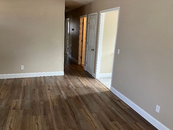 5th image of 225 Antoinette Dr