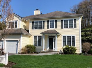 44 Ovation Ct, White Plains, NY 10603