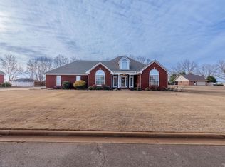 3104 W McGuire Dr, Muscle Shoals, AL 35661