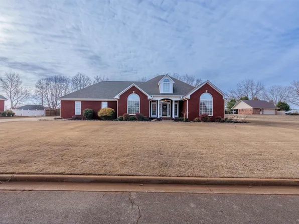 3104 W McGuire Dr, Muscle Shoals, AL 35661