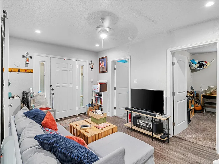 4630 Woodside St #1 — Photo 3