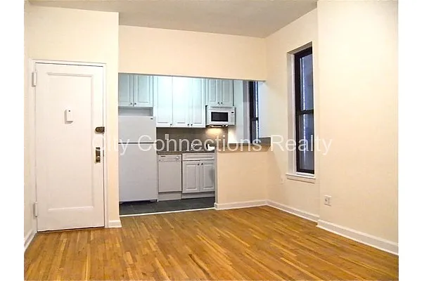 Rented by City Connections Realty | media 32