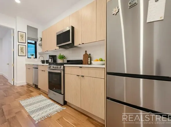 522 Eastern Parkway image 3 of 8