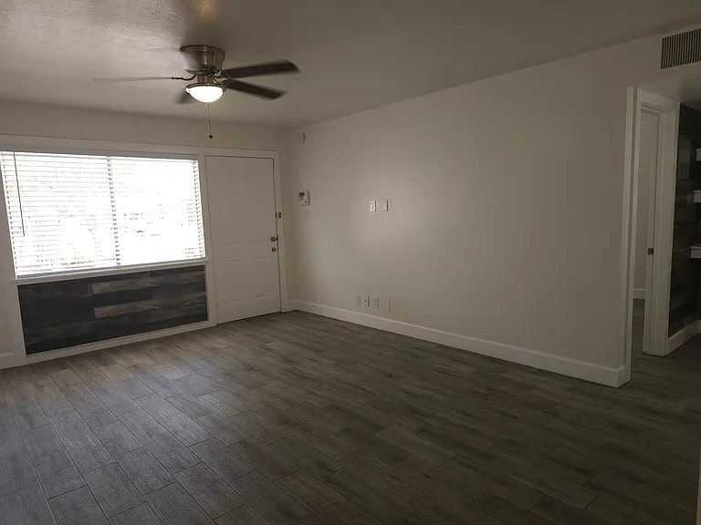824 E Rose Ln #4 — Photo 1