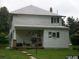 27 Hanover St, Spring Grove, PA 17362