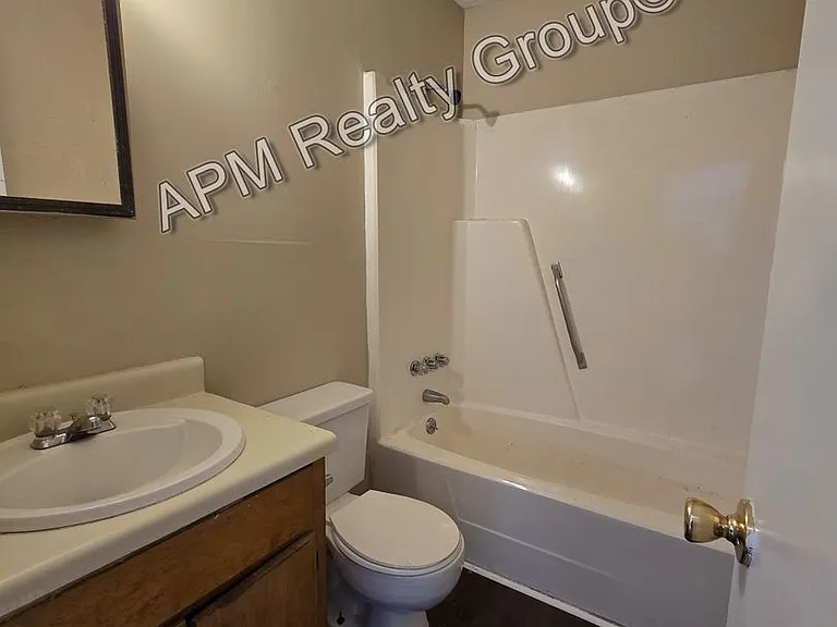 2105 Grove St #C — Photo 7