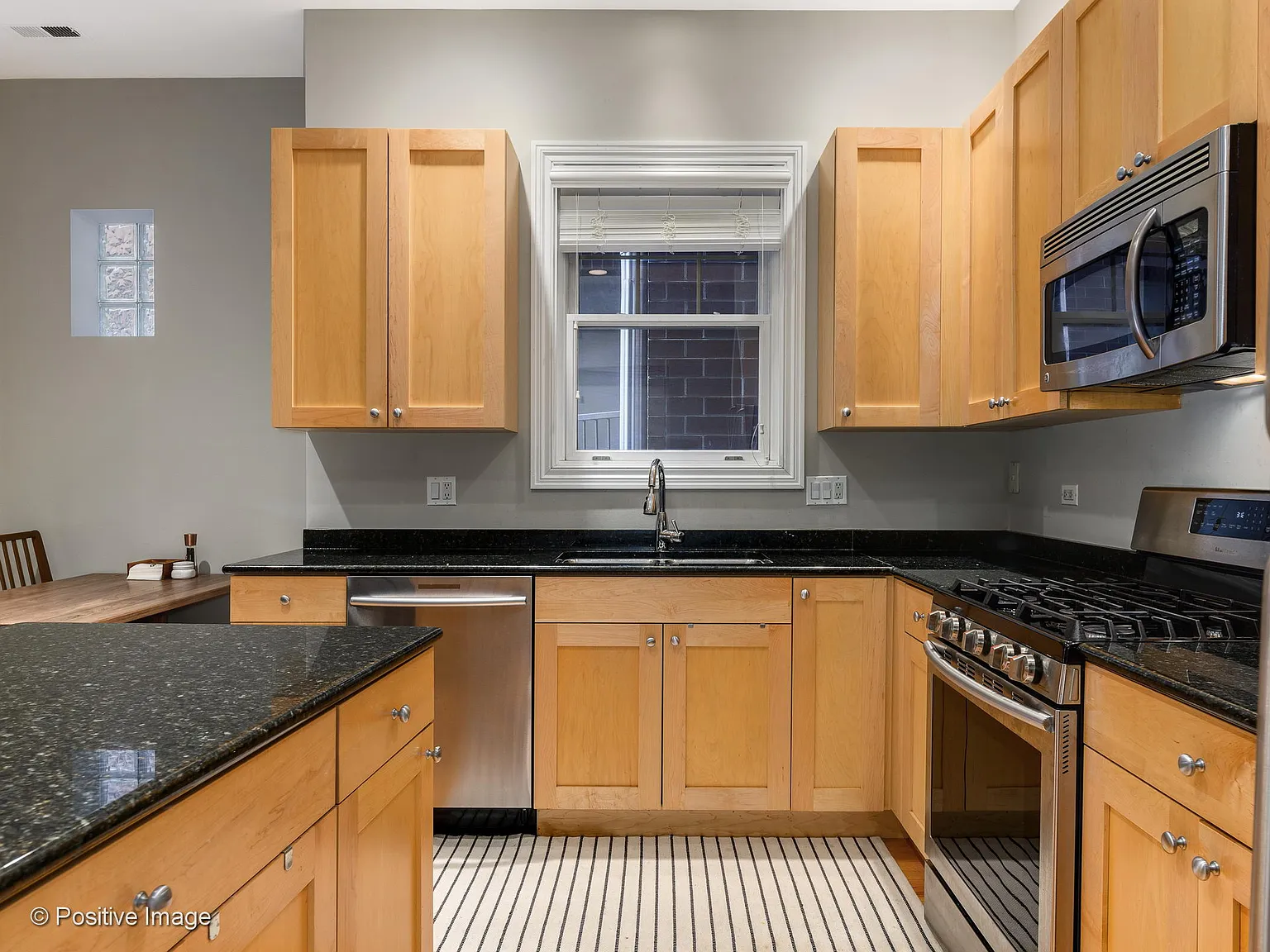 2 bed, 2.0 bath, 1300 sqft, $3,800 — Photo 4