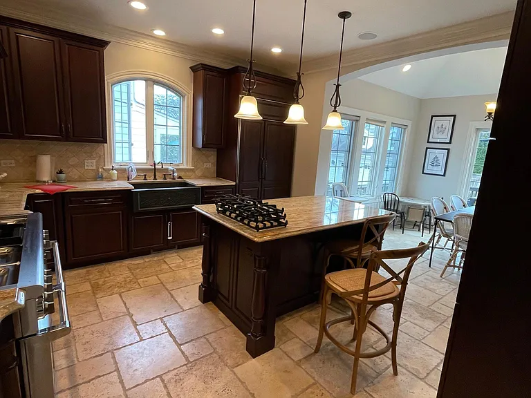 2411 Greenwood Ave — Photo 3