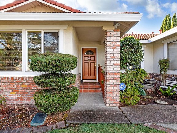 3rd image of 6061 Dolores Drive