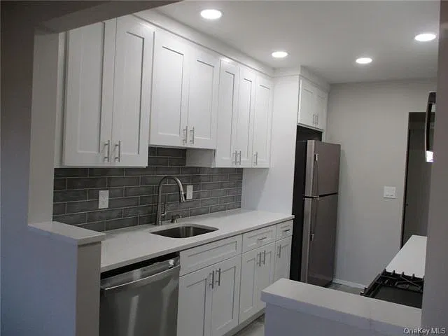1 bed, 1.0 bath, 769 sqft, $2,400 — Photo 2