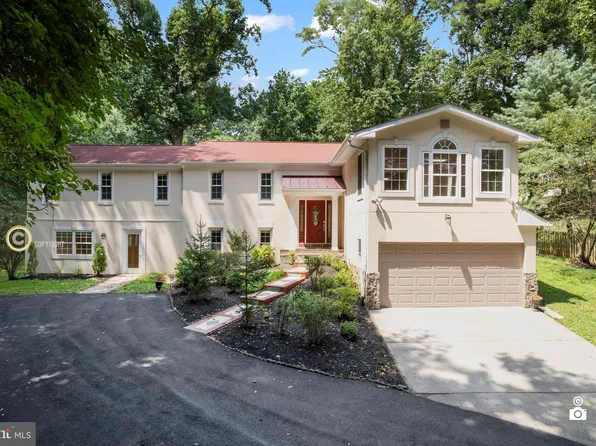 10506 Marbury Rd, Oakton, VA 22124