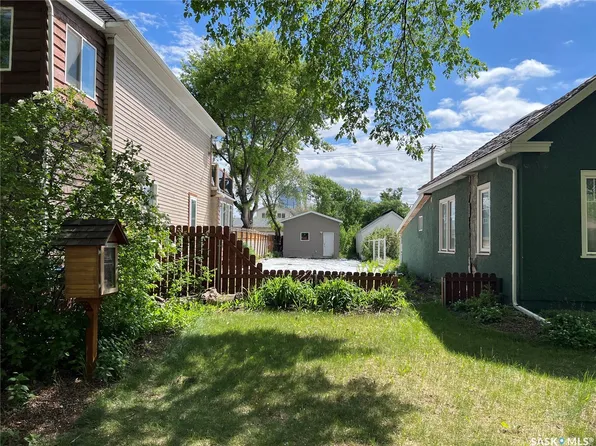 432 D Avenue S, Saskatoon, SK S7M 1R4