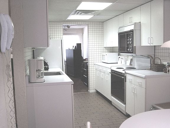 Eat-in Kitchen