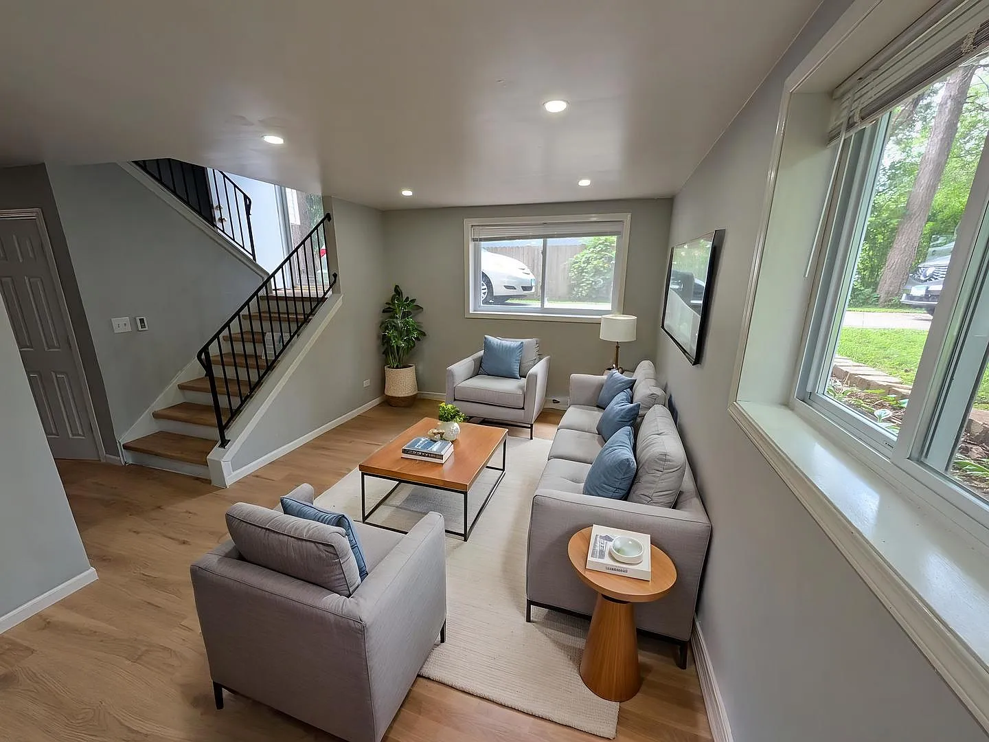 3 bed, 1.5 bath, 1150 sqft, $2,500 — Photo 2
