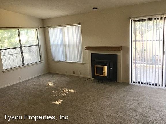 4th image of 417 Rock Creek Park Ave NE