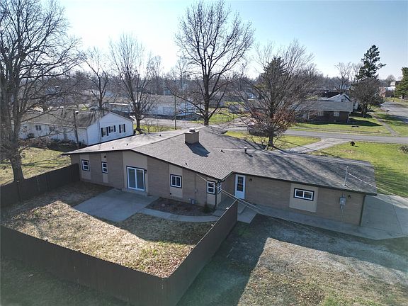 5th image of 403 E East St
