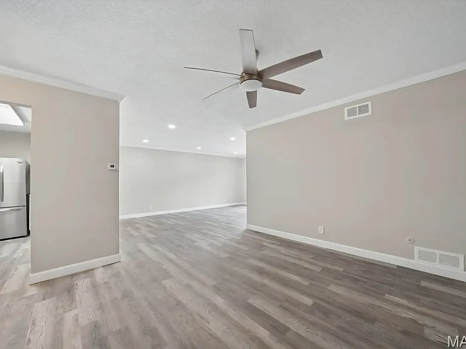 2 bed, 1050 sqft, $2,500 — Photo 4