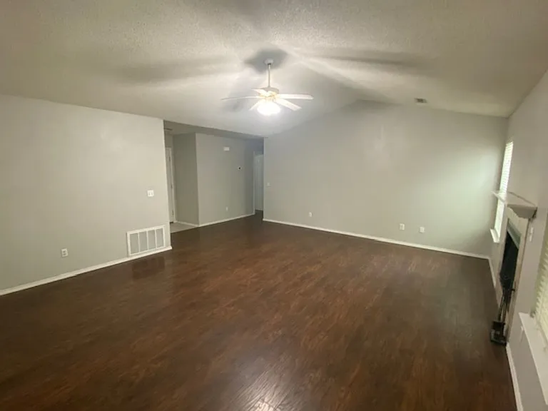 3194 W Parkway Dr — Photo 8