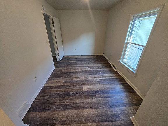 5th image of 112 Helen St #2