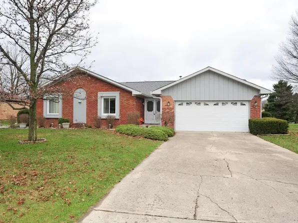 1050 Laguna Ln, Greenwood, IN 46143