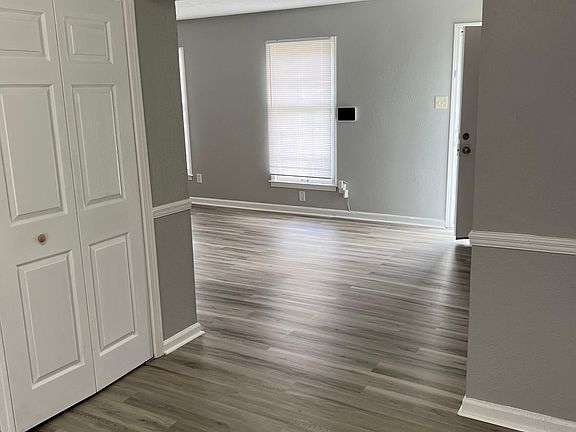 3rd image of 2472 Woodhill Dr