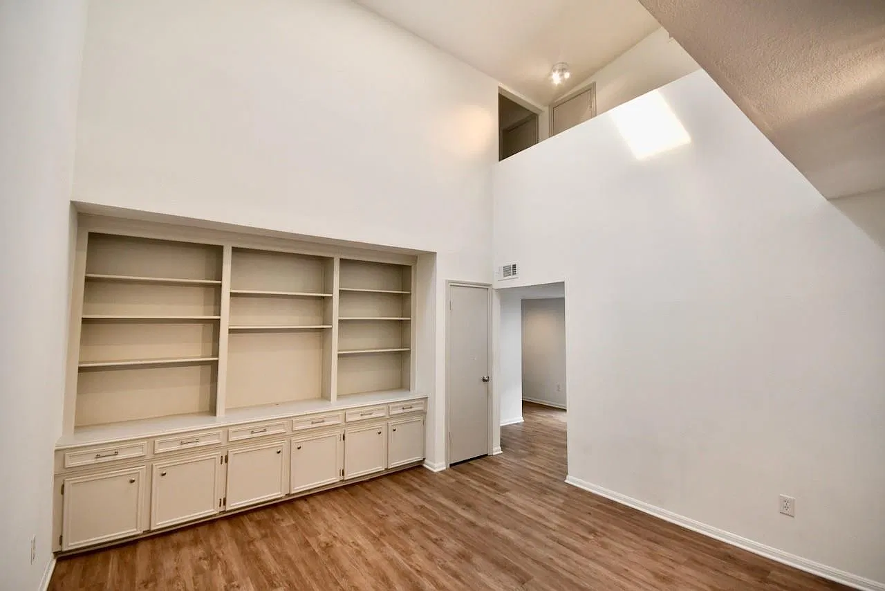 3 bed, 2.0 bath, 1804 sqft, $2,700 — Photo 3