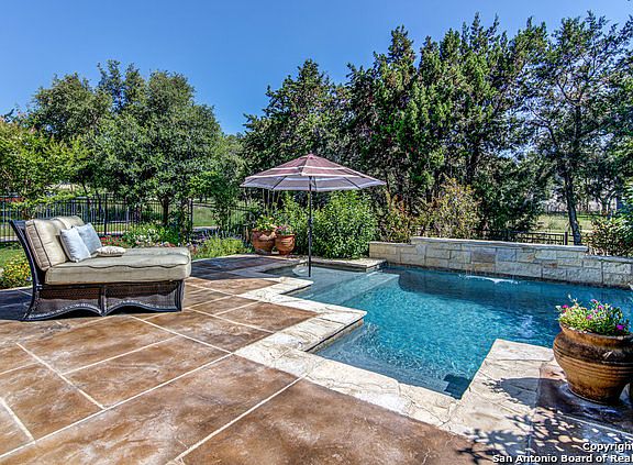 3rd image of 112 ESCALERA CIR