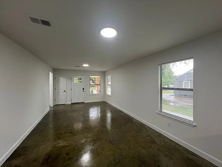 91 E Biscayne Rd — Photo 6