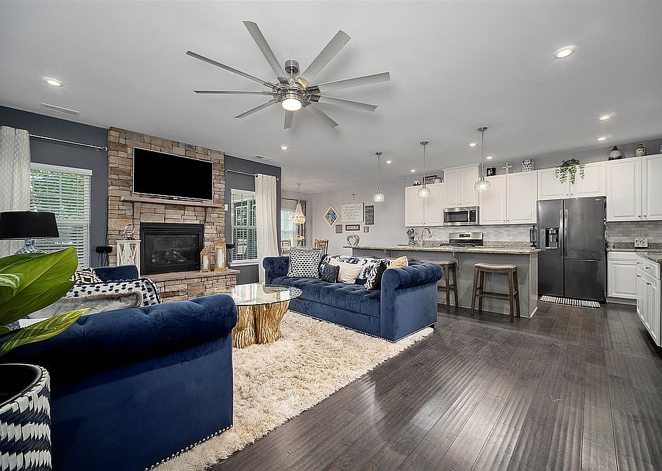 1st image of 210 Starling Cir