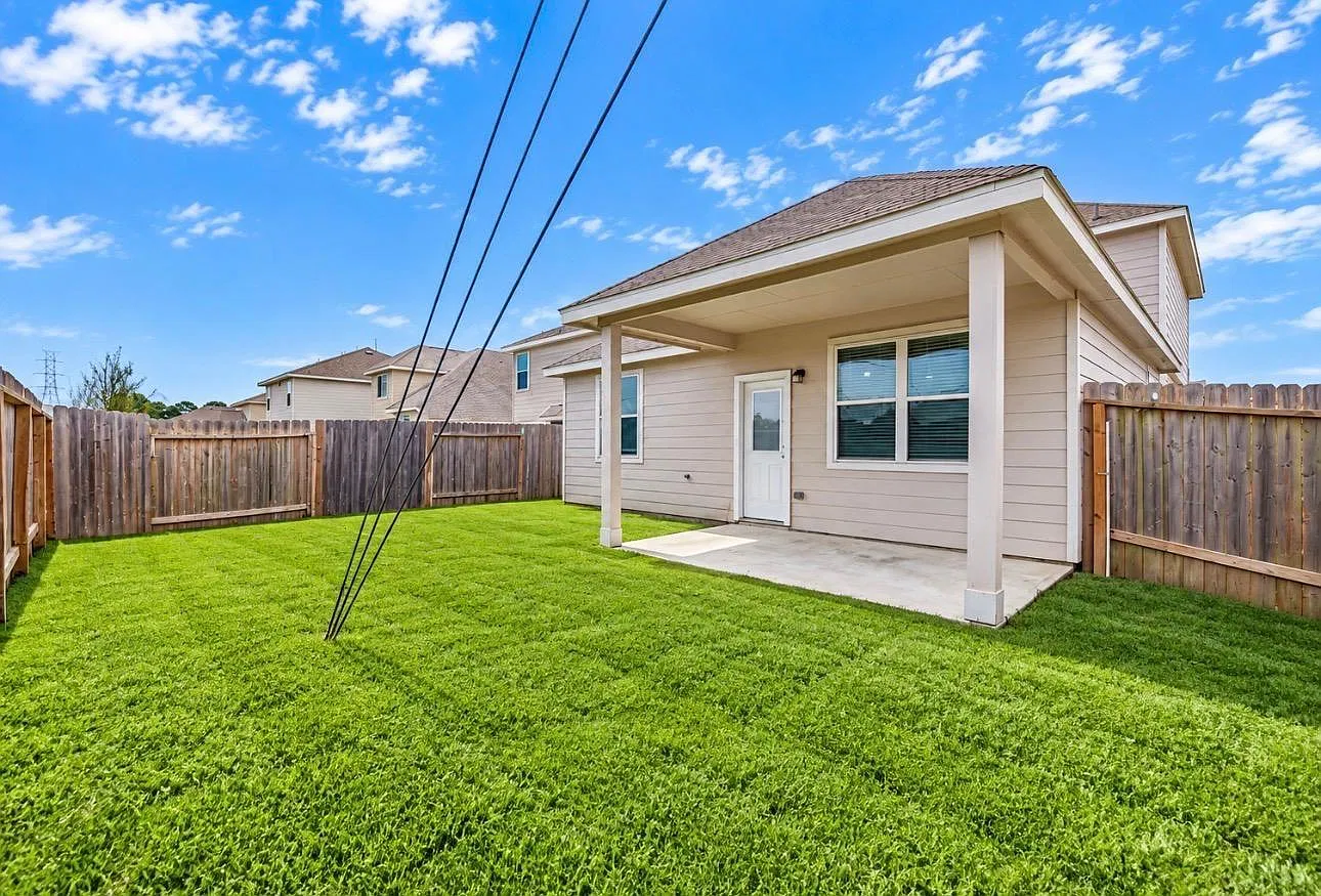 3 bed, 2.5 bath, 1657 sqft, $2,100 — Photo 4