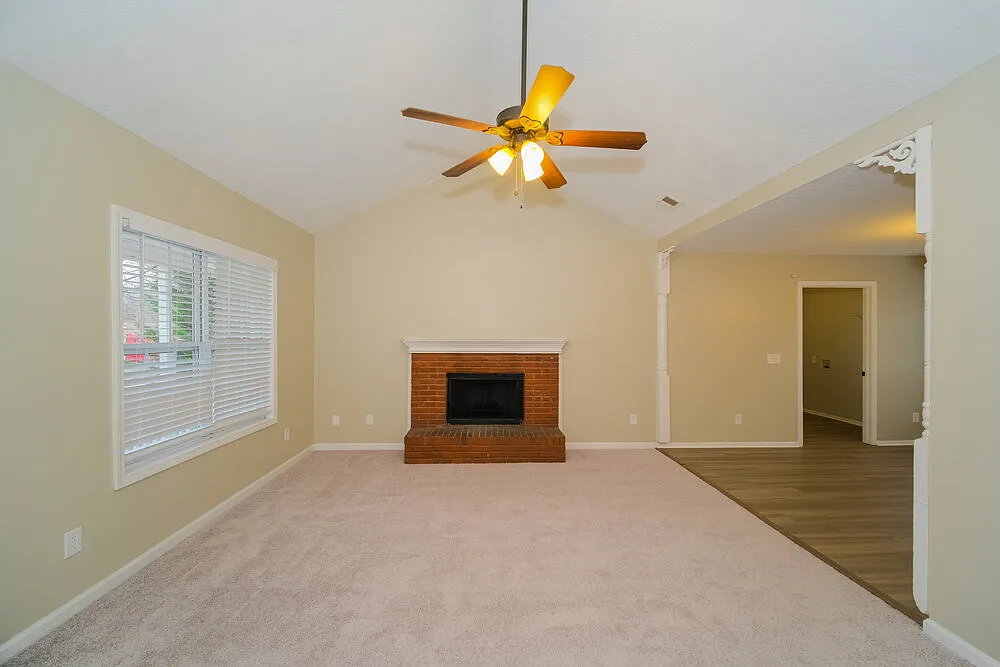 3 bed, 2.0 bath, 2858 sqft, $3,040 — Photo 4