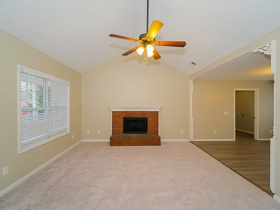 4th image of 215 Mountain Ln